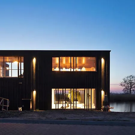 Houseboat / Watervilla Black Swan Villa Oost-Knollendam
