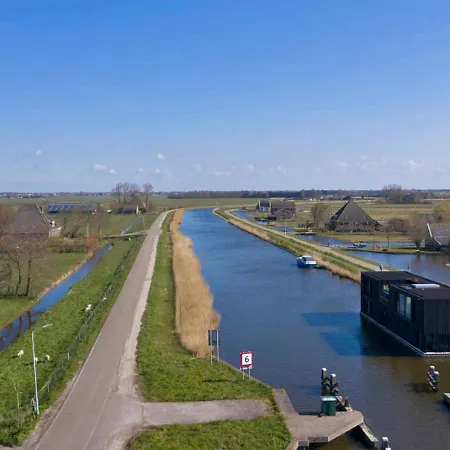 Houseboat / Watervilla Black Swan * Oost-Knollendam