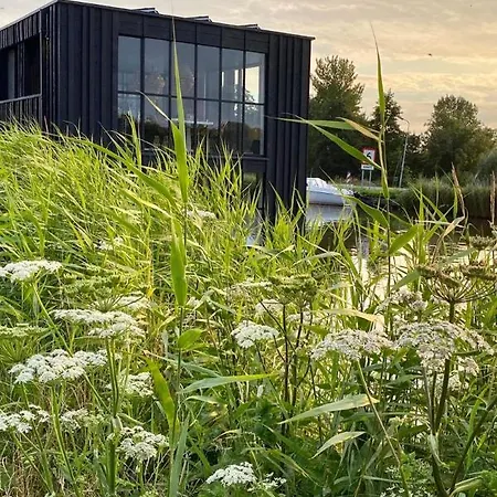 Houseboat / Watervilla Black Swan Villa Oost-Knollendam