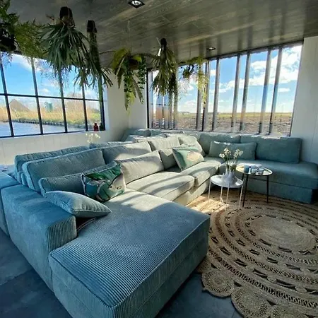 Houseboat / Watervilla Black Swan Villa