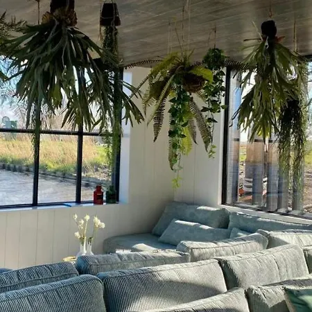 Houseboat / Watervilla Black Swan Villa *